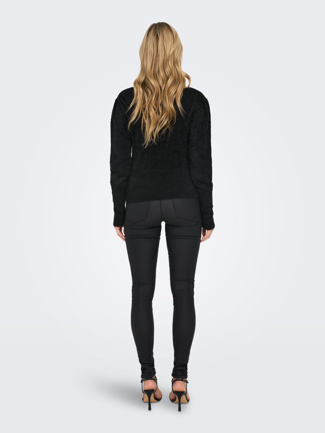 Solid color knitted pullover