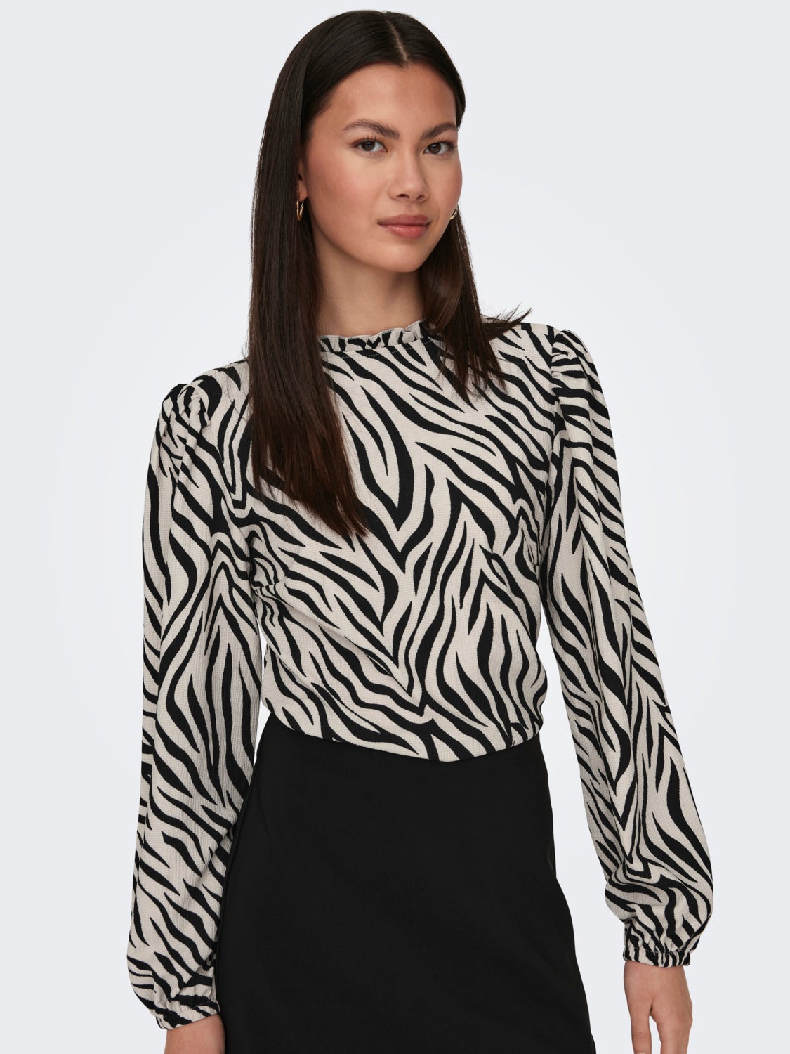 Top with long sleeves and high neck