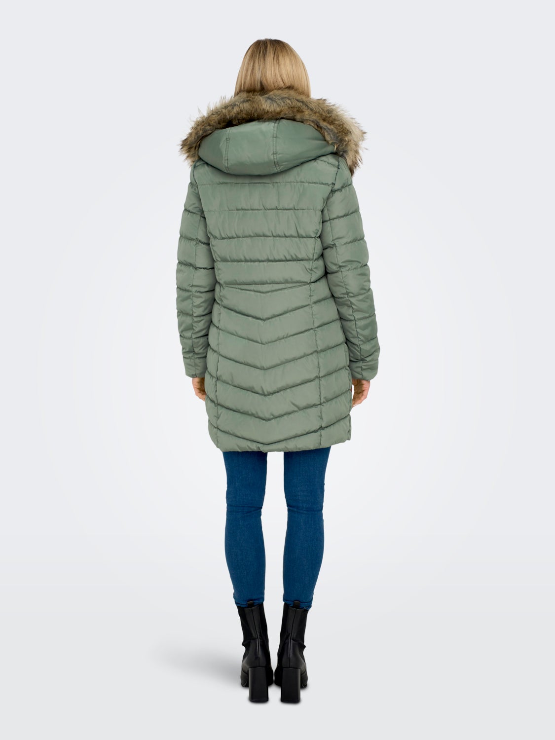 Hooded puffer jacket