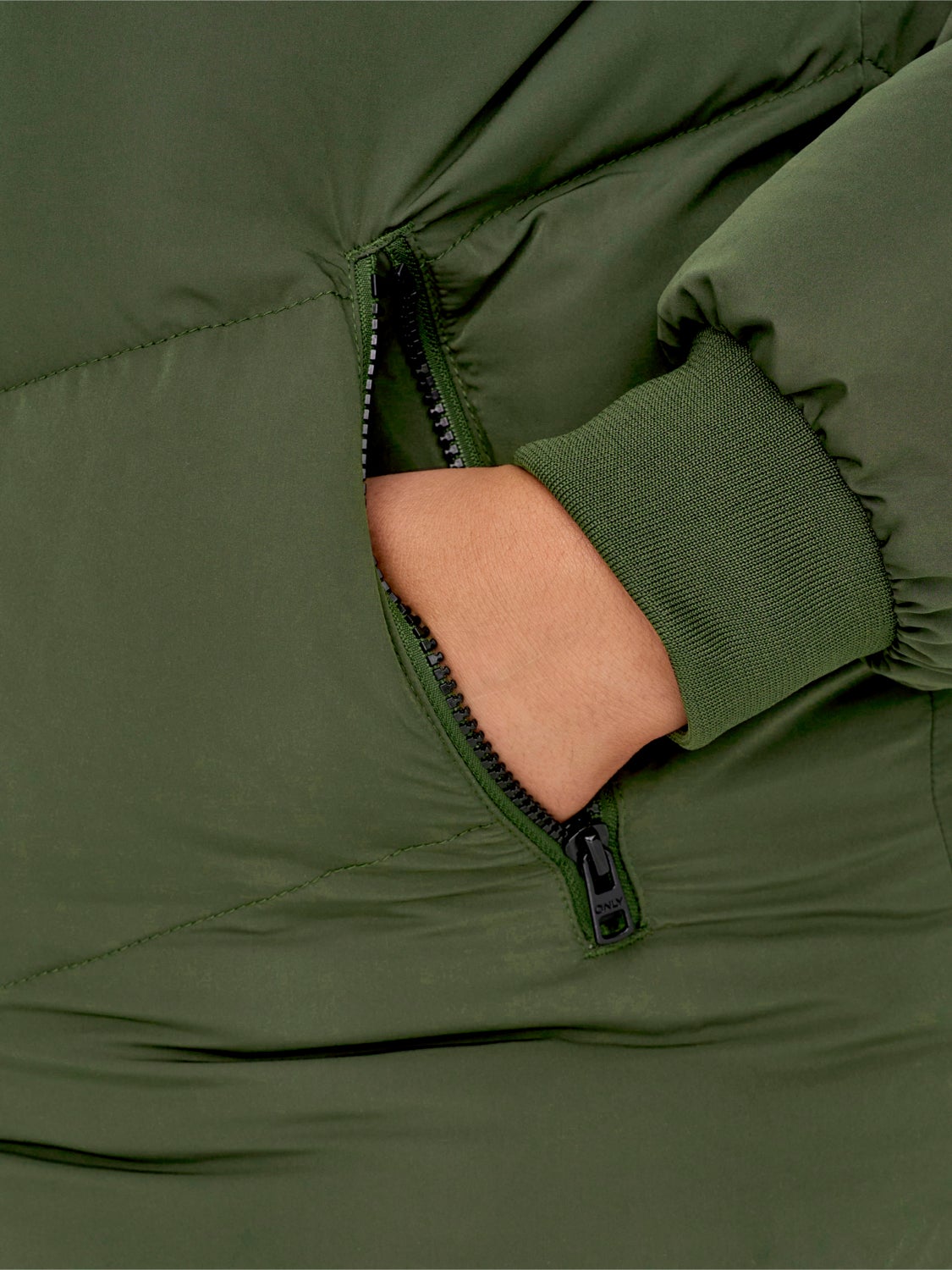 curvy Puffer jacket with hood