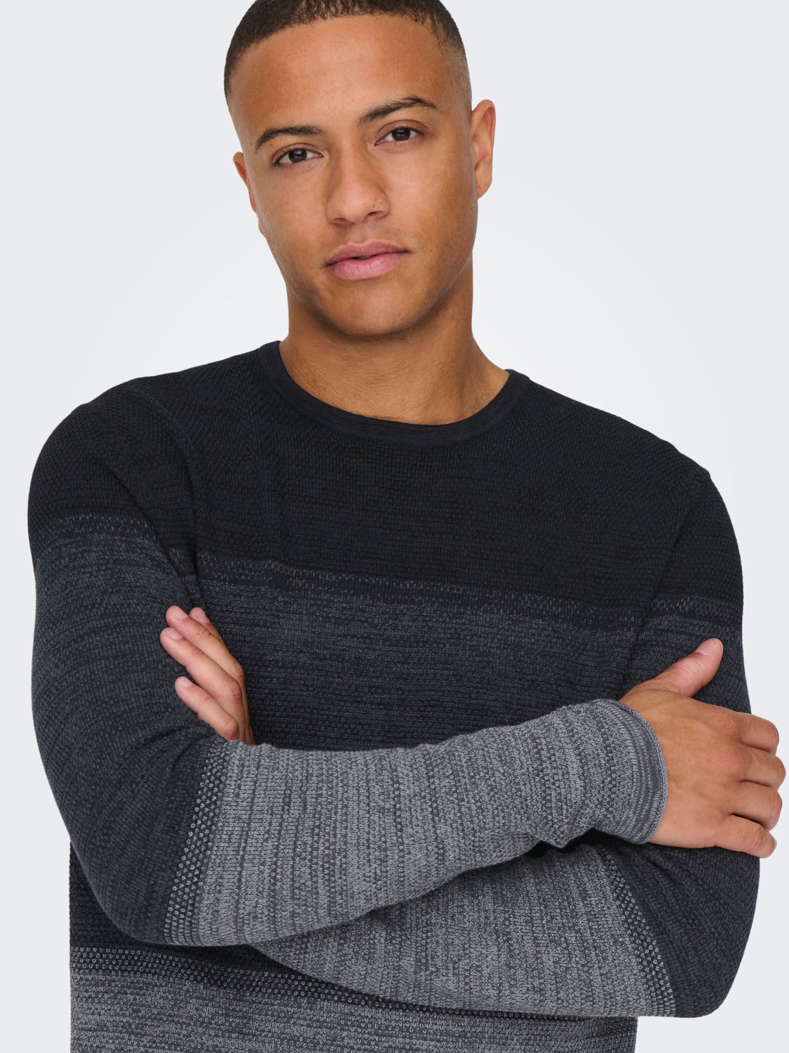 Knitted pullover crew neck