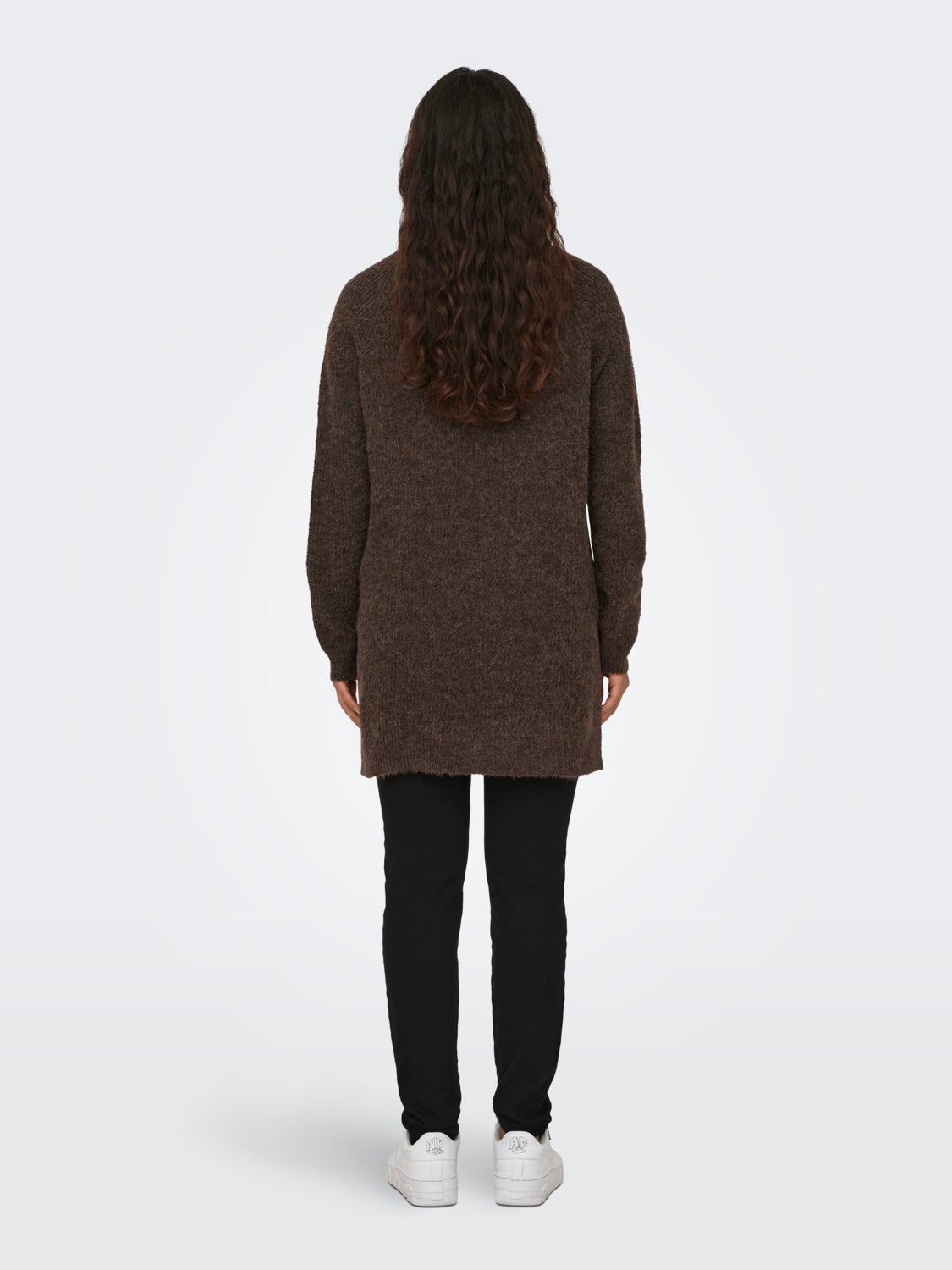 V-neck long knitted pullover