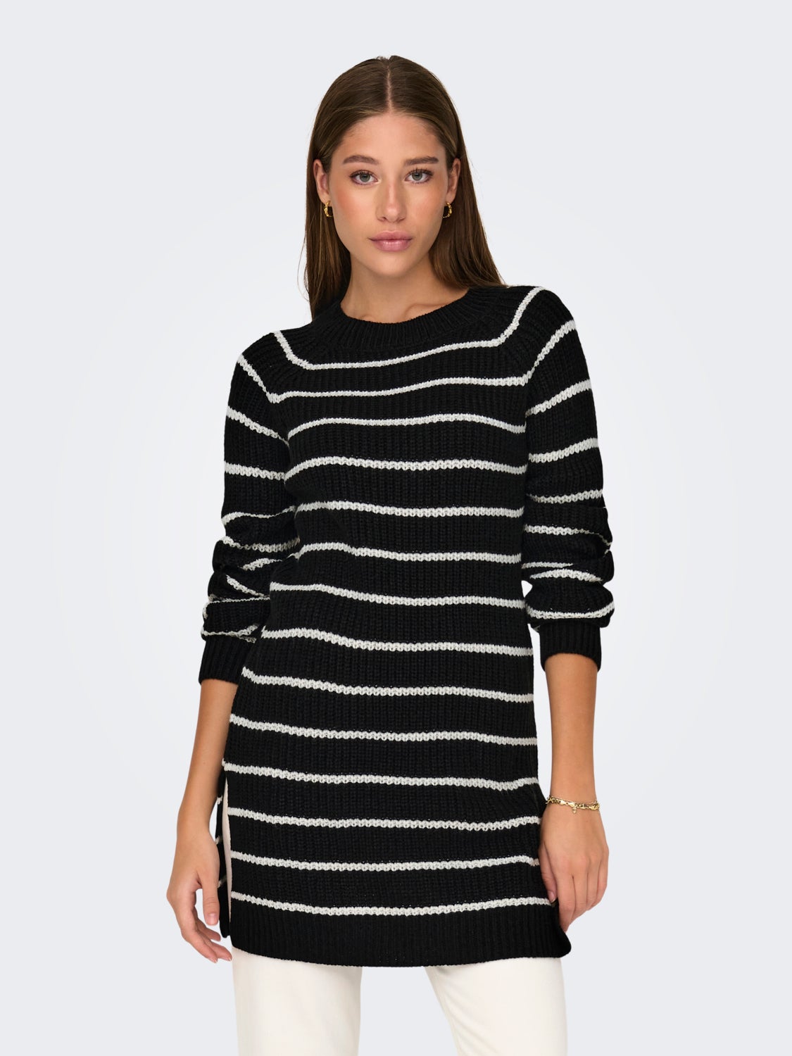 Long knitted pullover