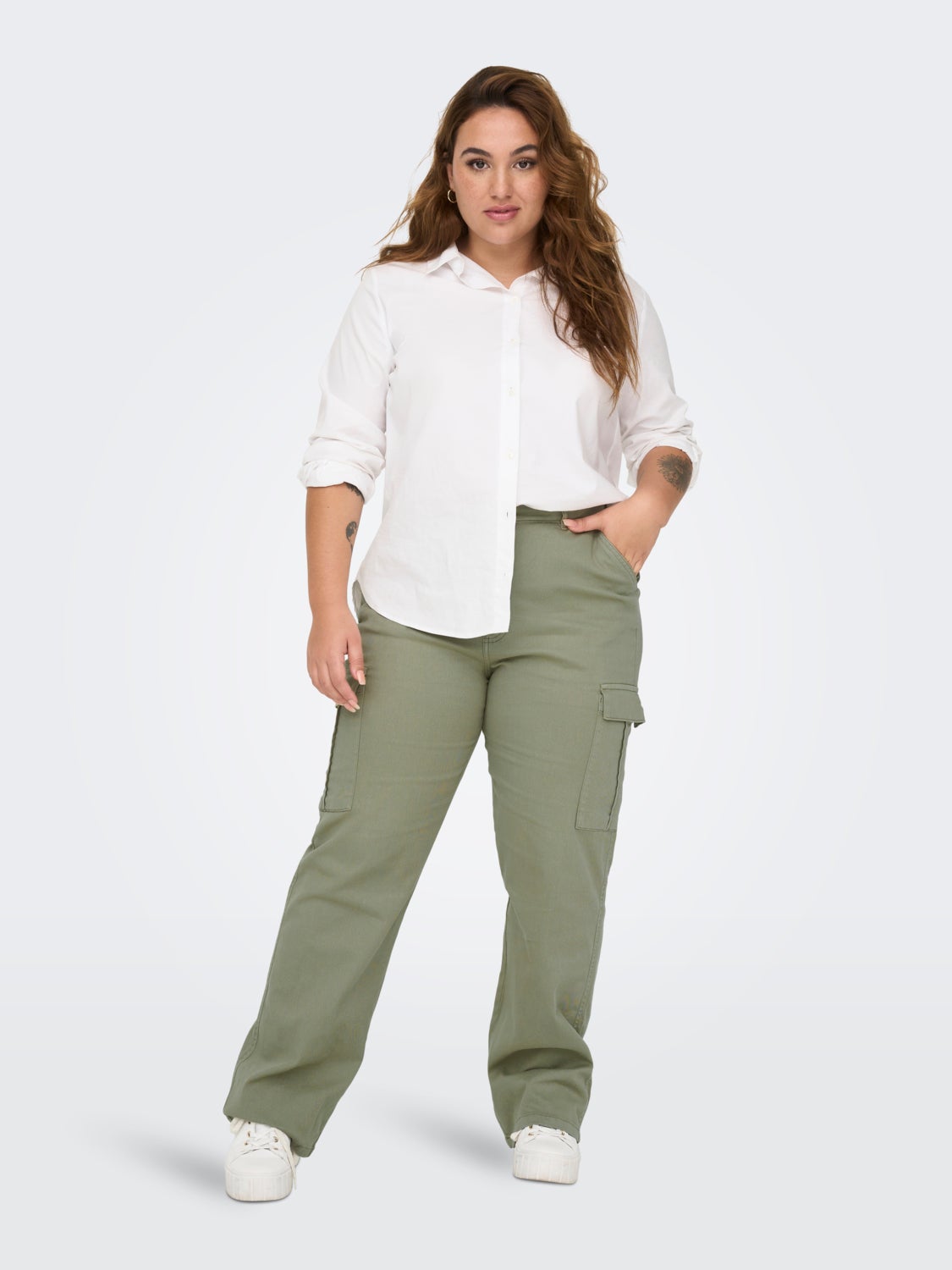 Curvy cargo trousers