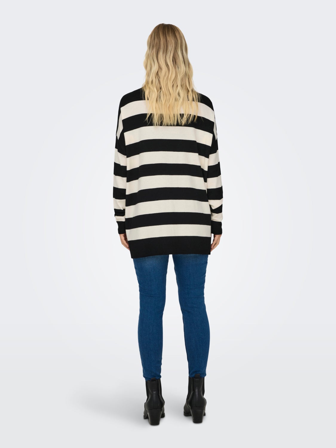 Knitted o-neck pullover