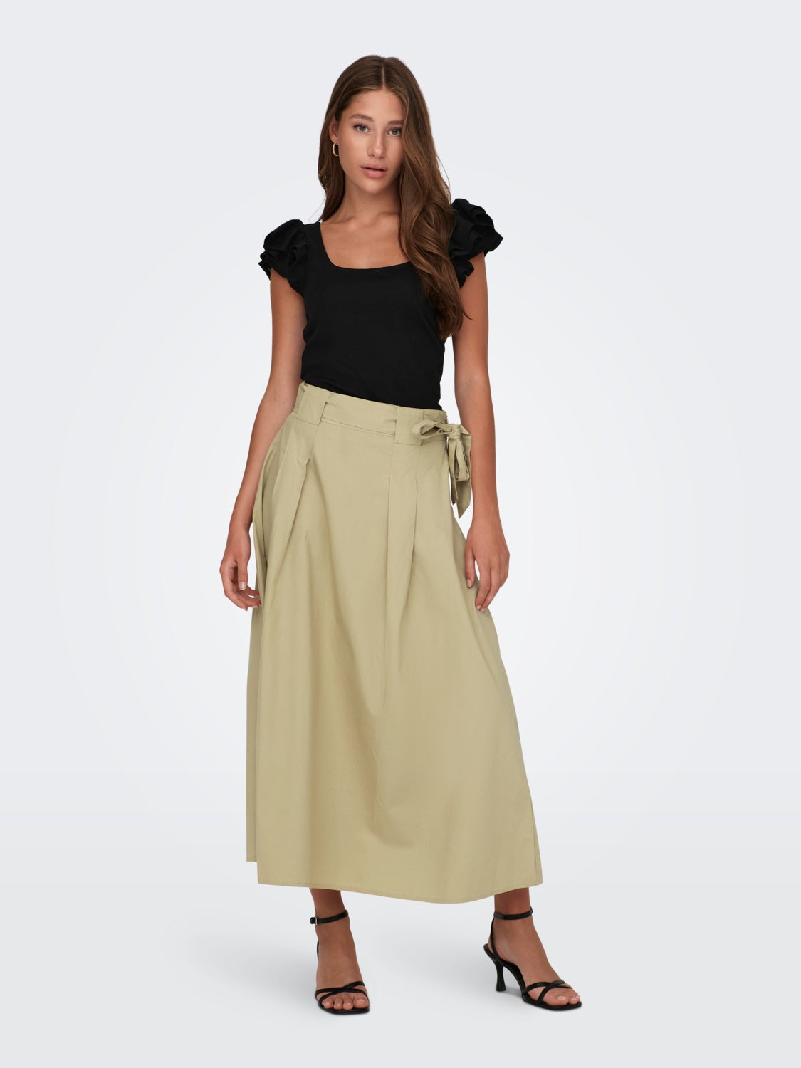 U-neck with frill detail