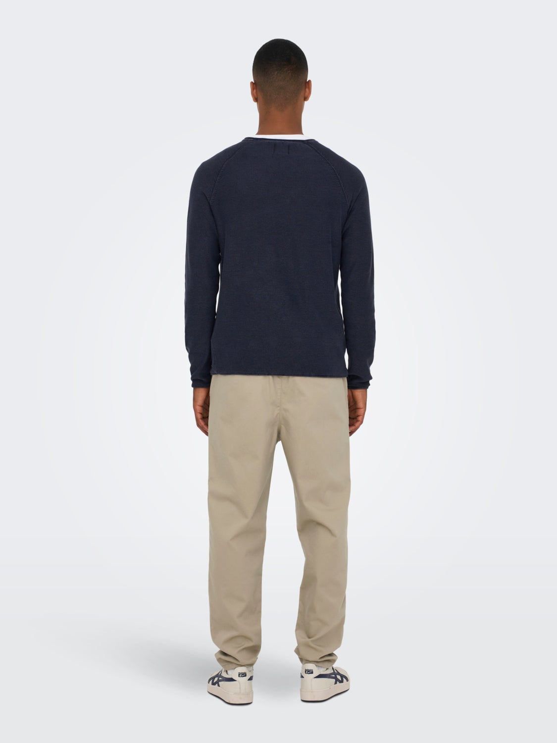 Solid color knitted pullover