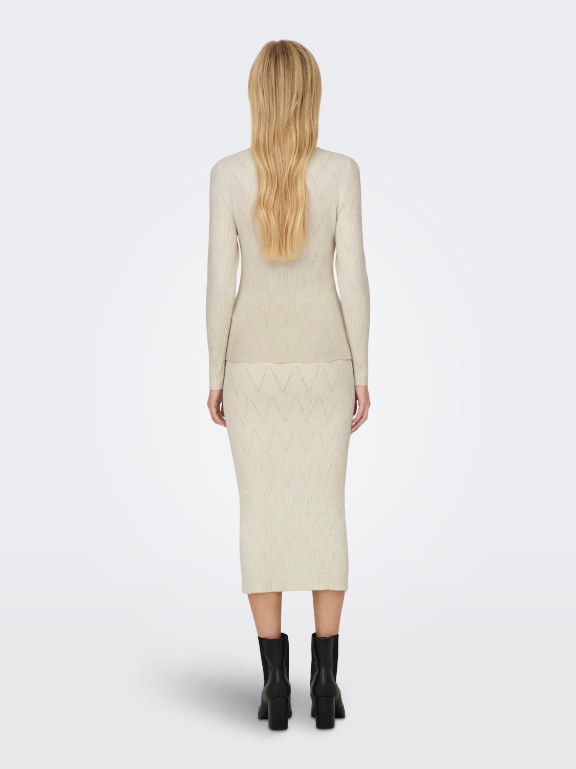 o-neck knitted pullover