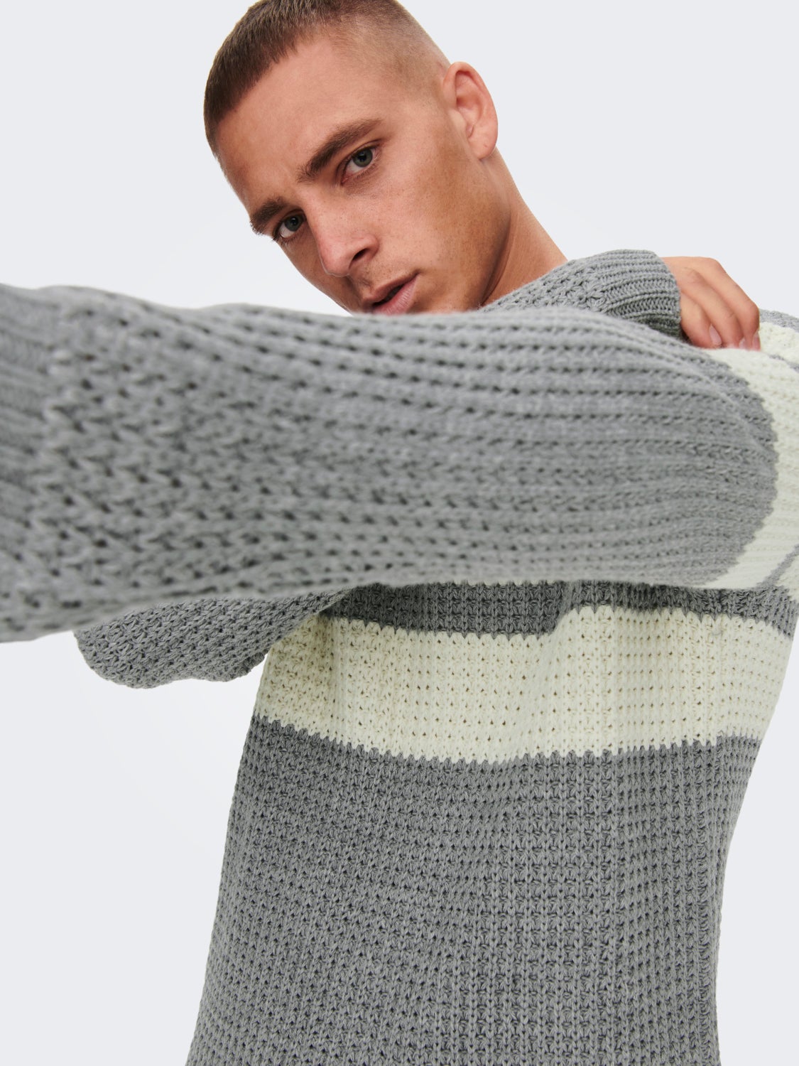 Textured knitted pullover