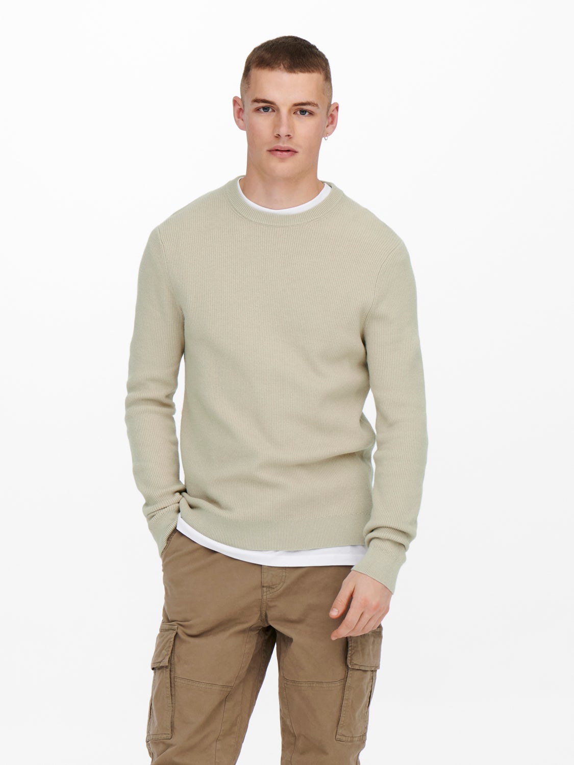 Solid color knitted pullover