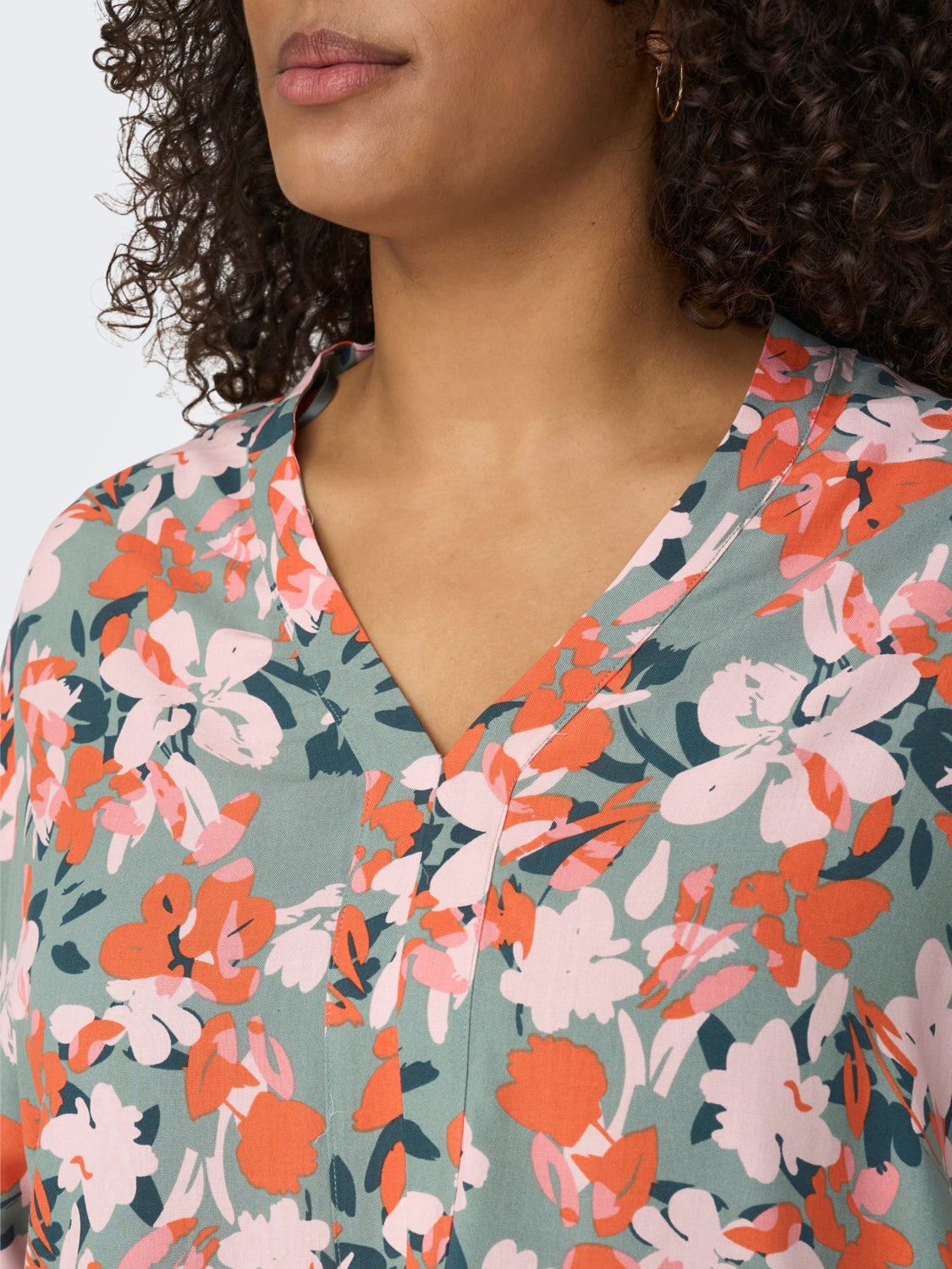 Curvy v-neck viscose top