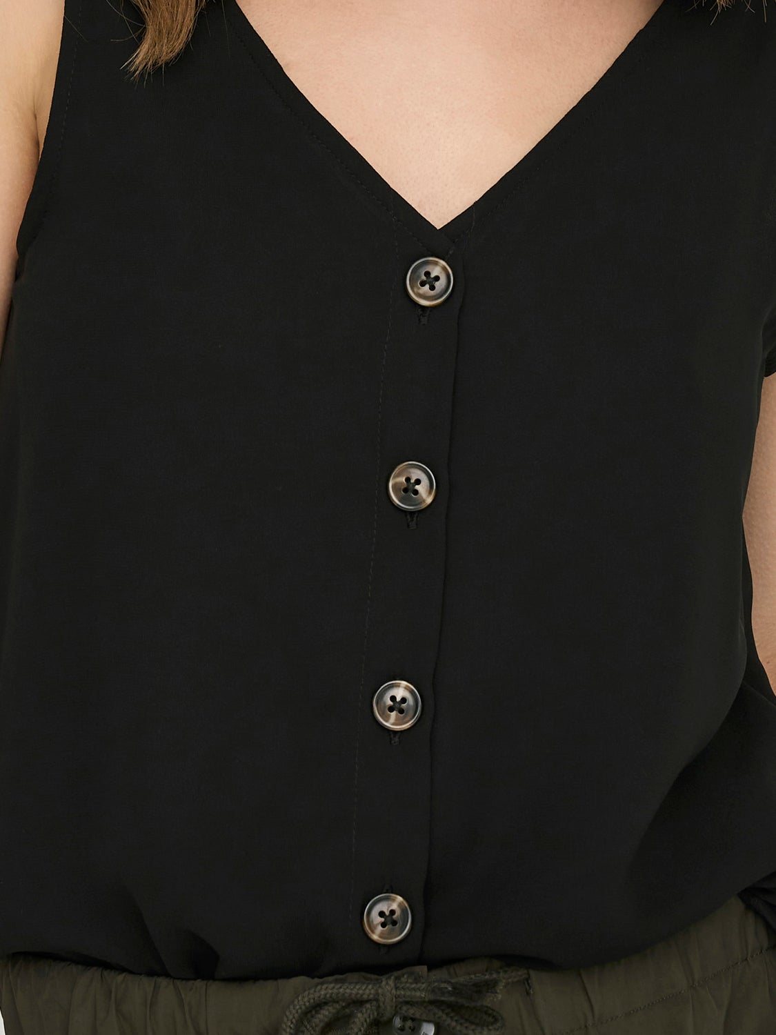 Button detailed Top