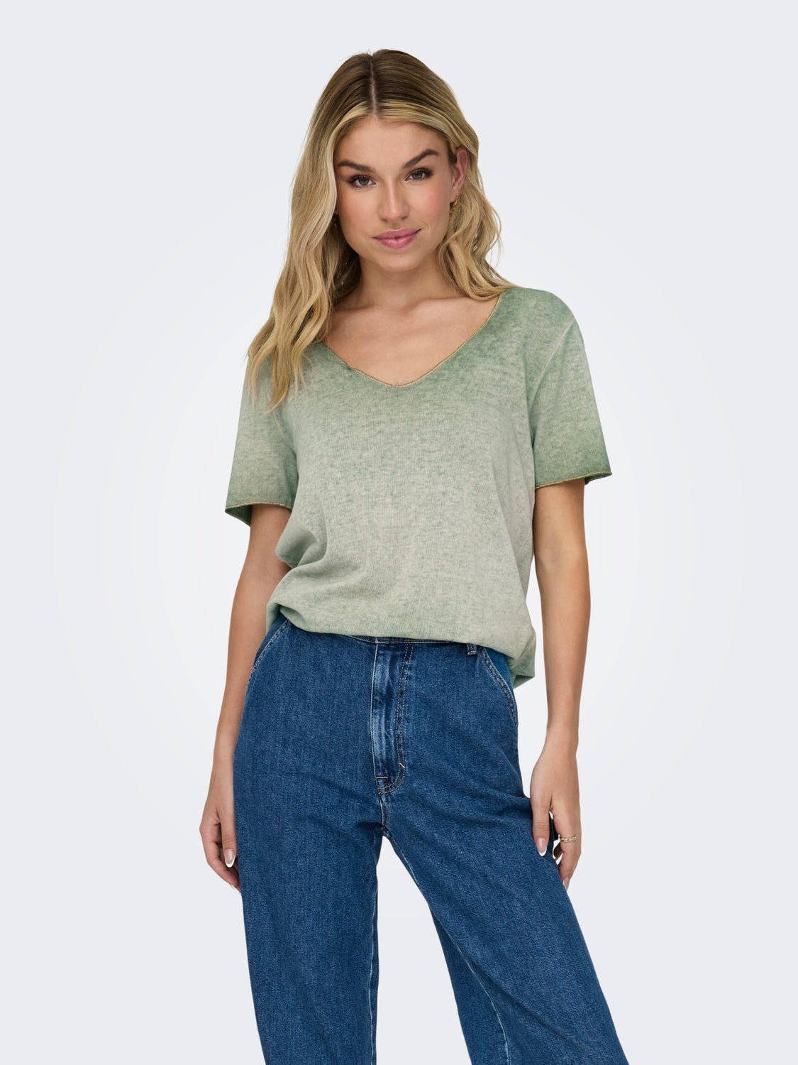 V-NECK TOP WITH SHORT SLEEVES