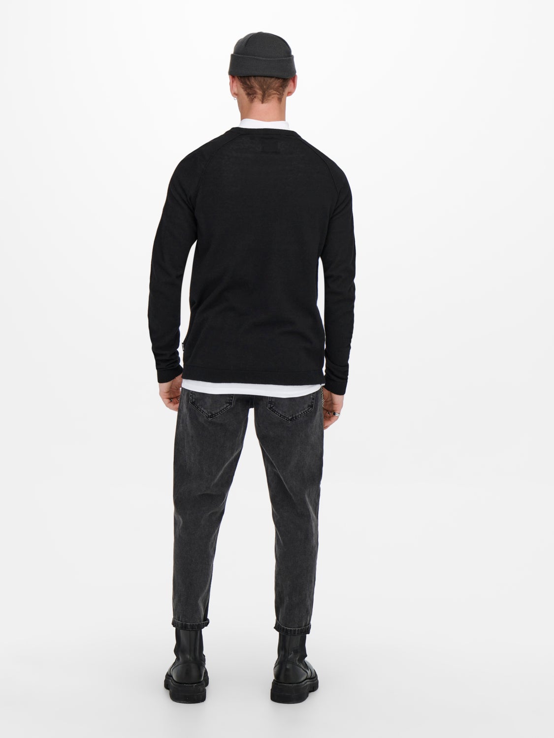 Solid color knitted pullover