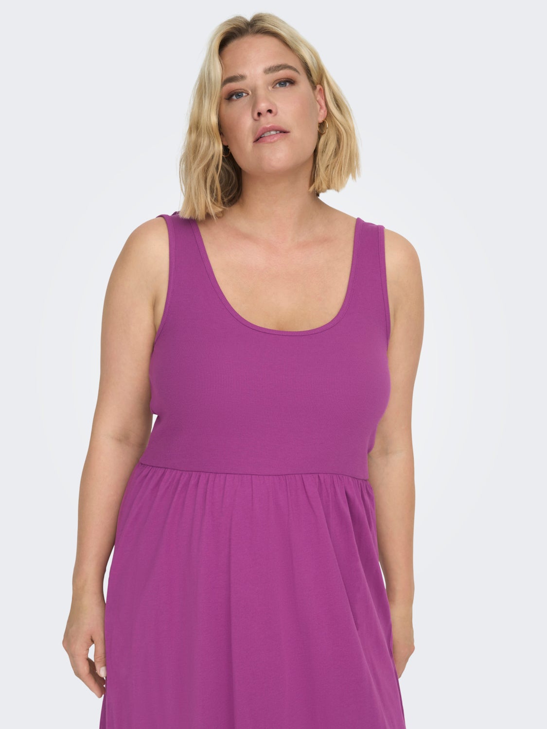 Curvy u-neck maxi dress