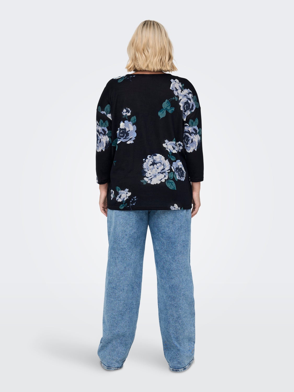 Curvy flower 3/4 sleeved top