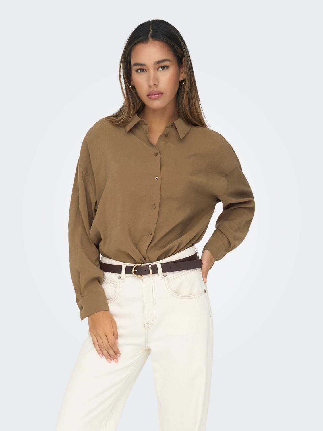 Shirt with volume sleeves