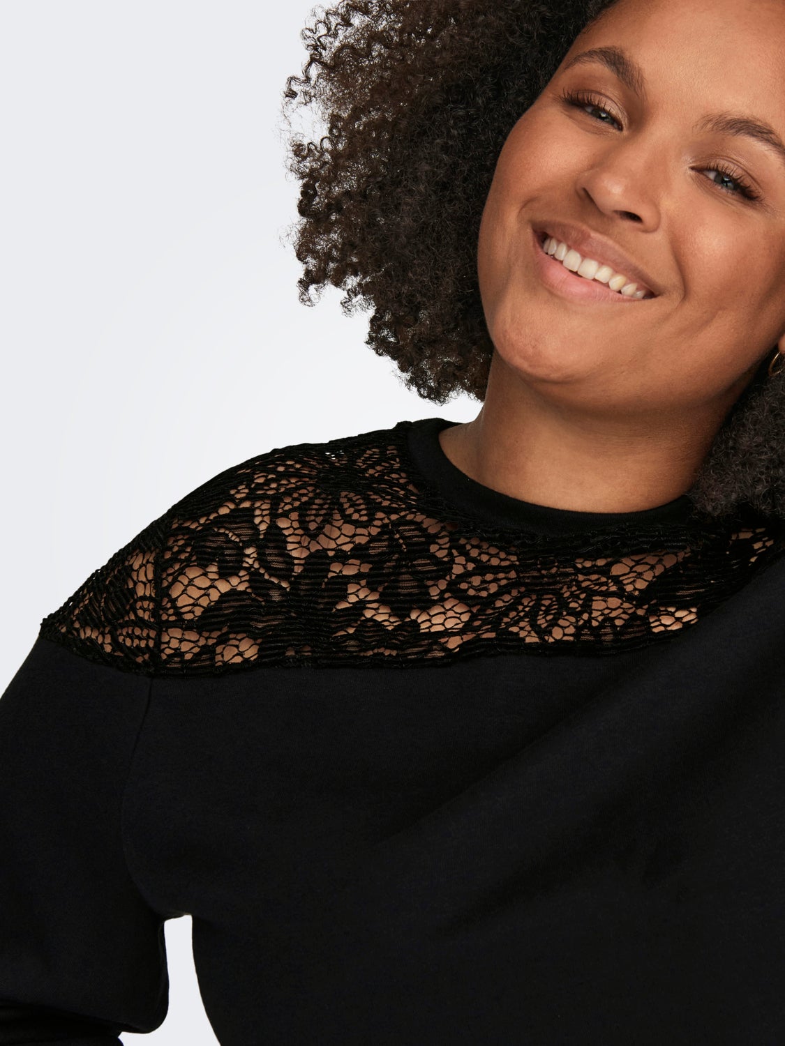 Curvy sweatshirt with lace