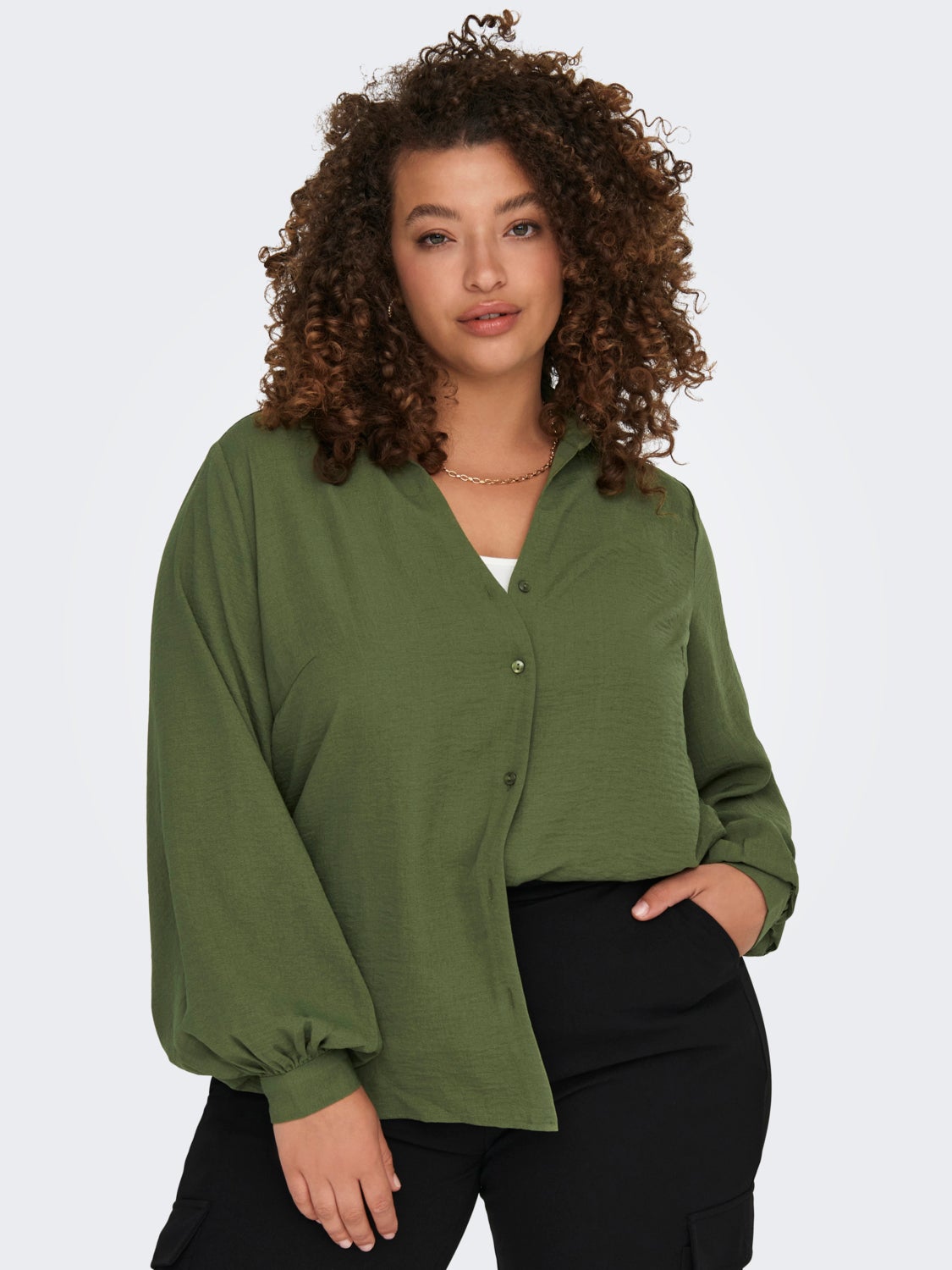 Curvy shirt with balloon sleeves