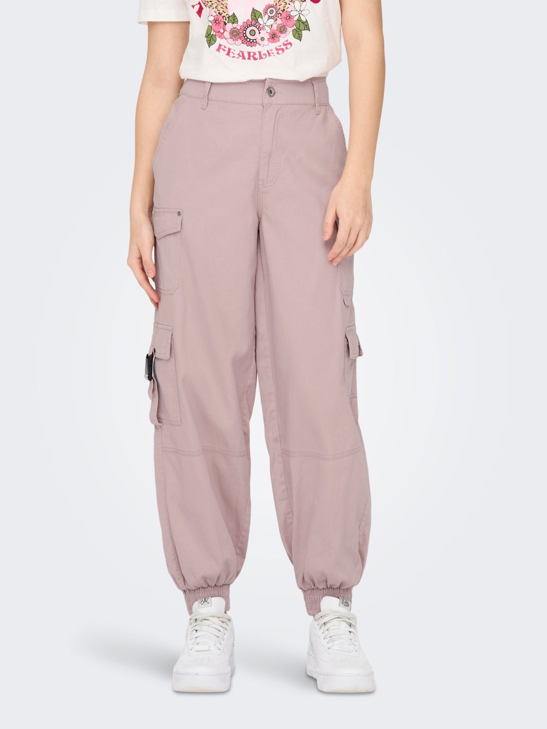 Loose fit cargo pants