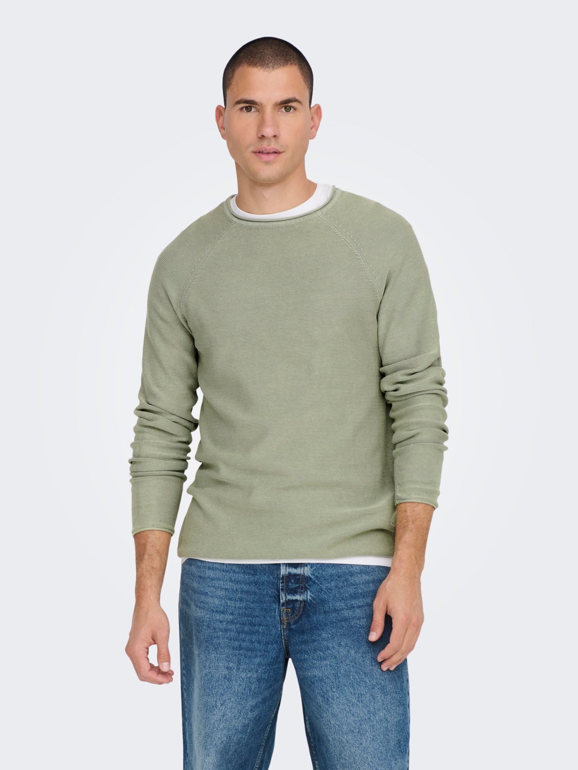 Solid color knitted pullover
