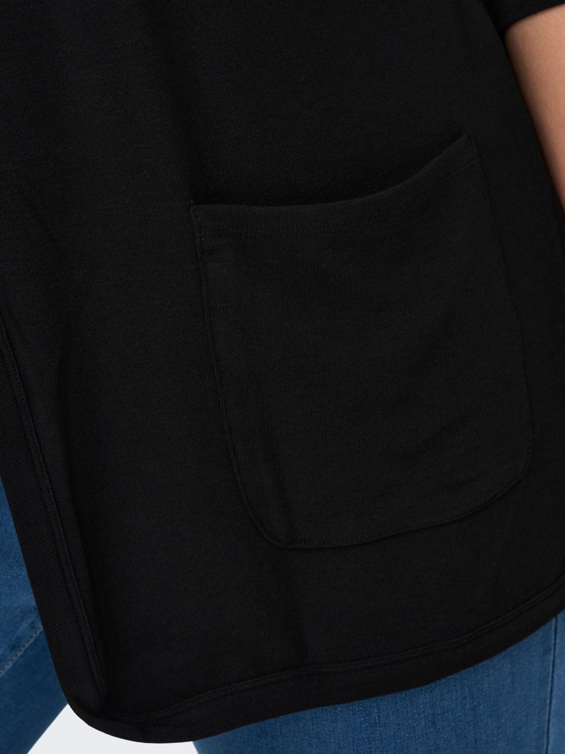 Curvy cardigan with pockets