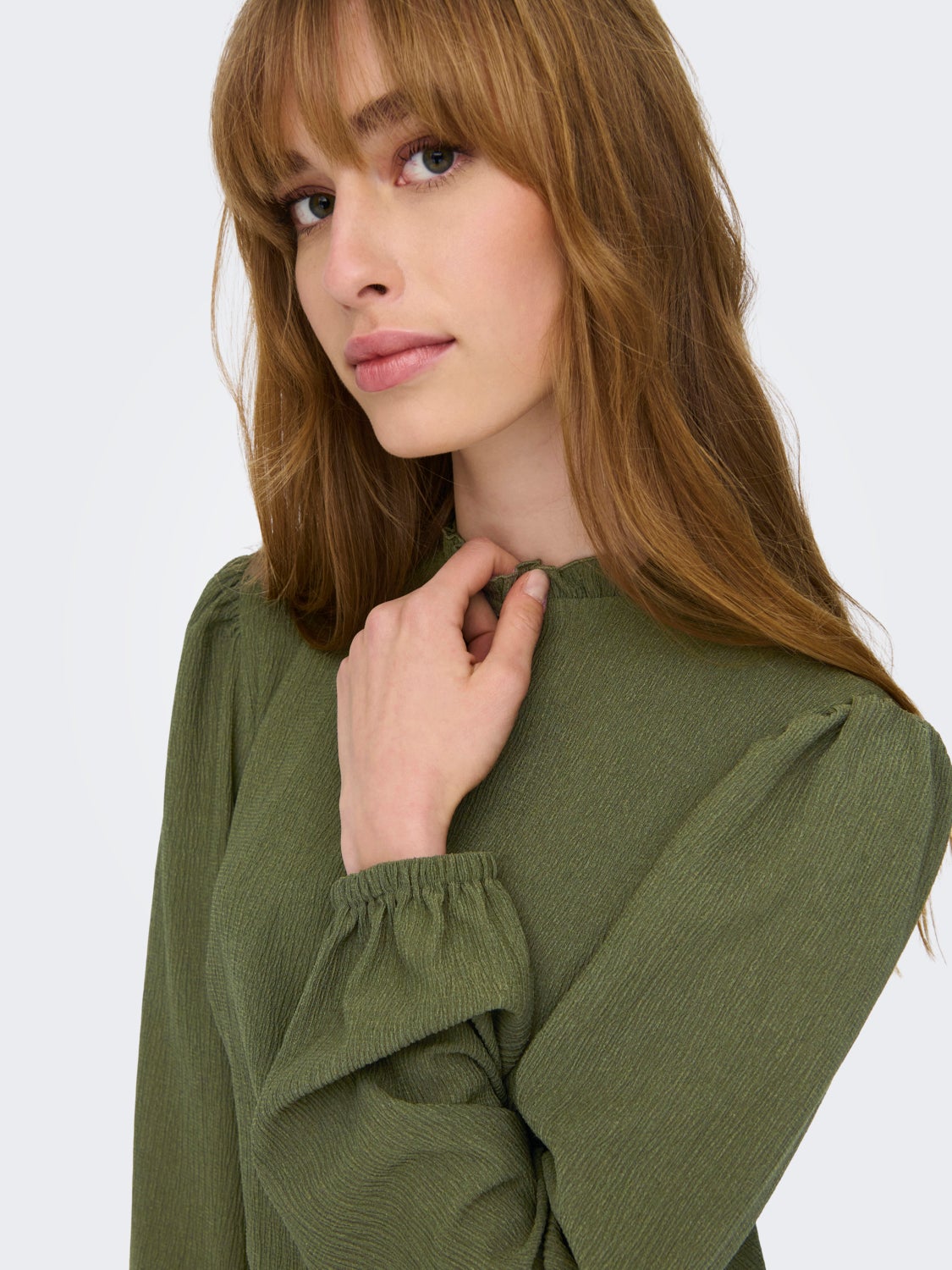 Top with long sleeves and high neck