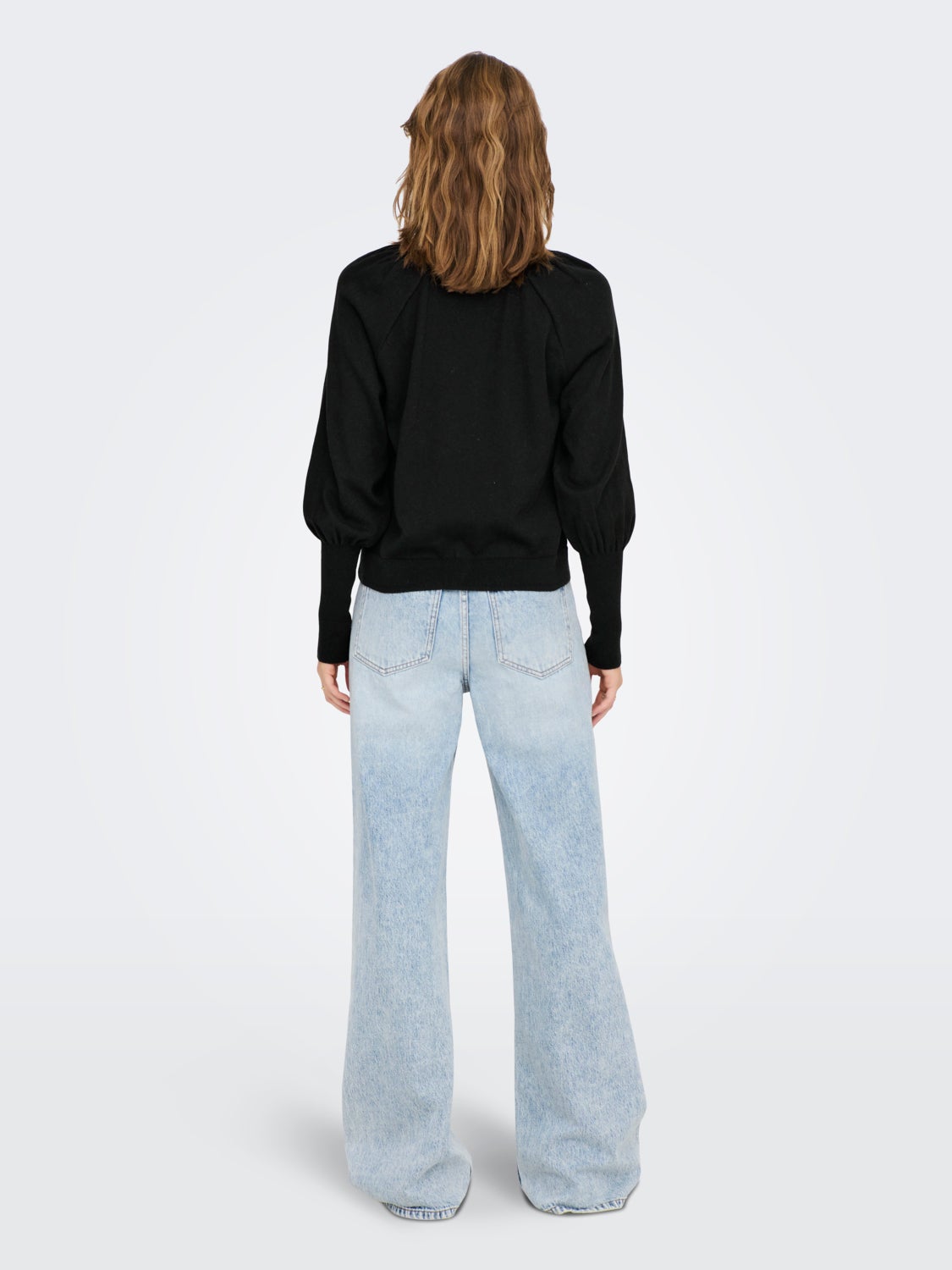 Pullover with puff sleeves