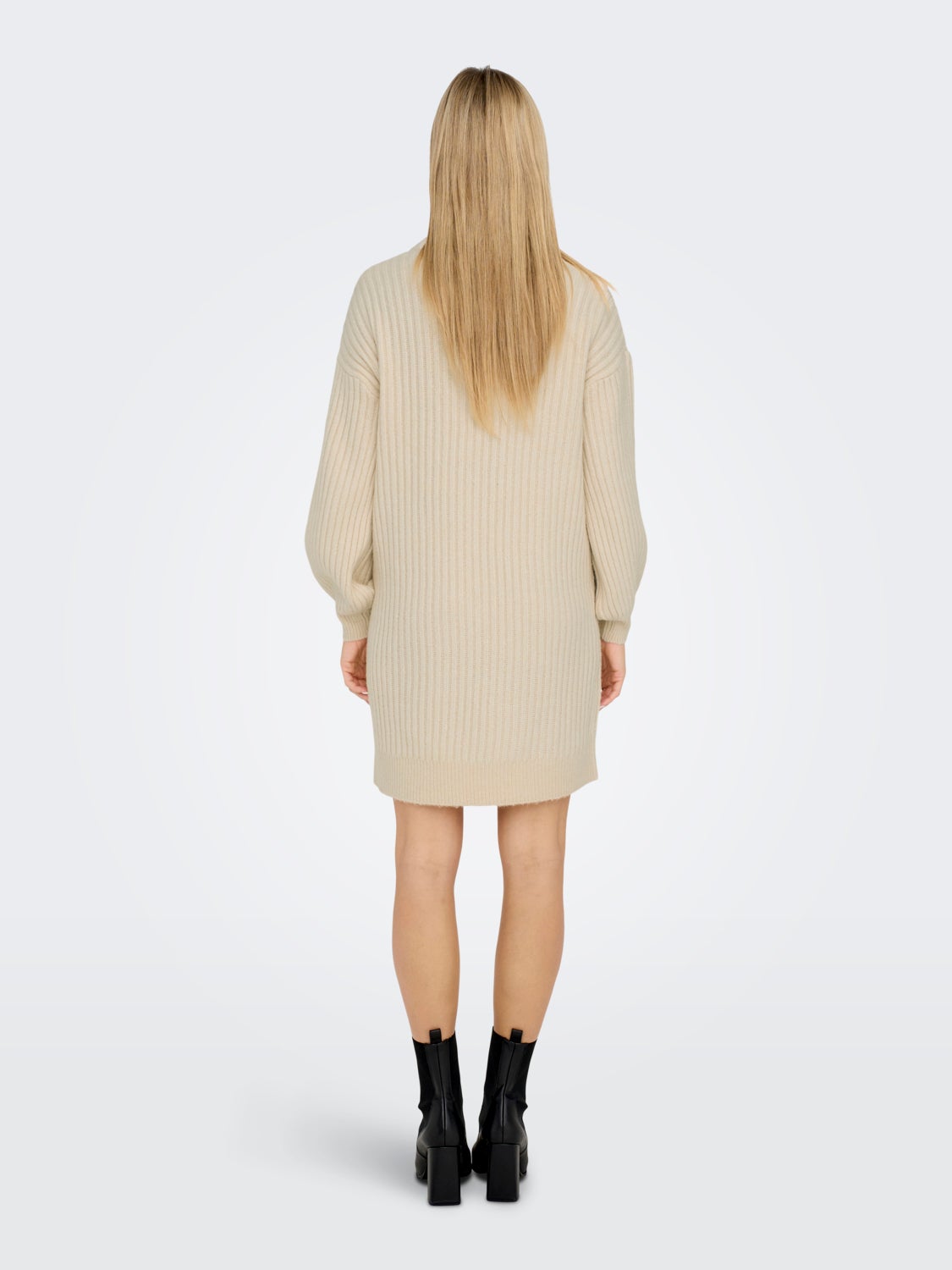 Mini o-neck knitted dress