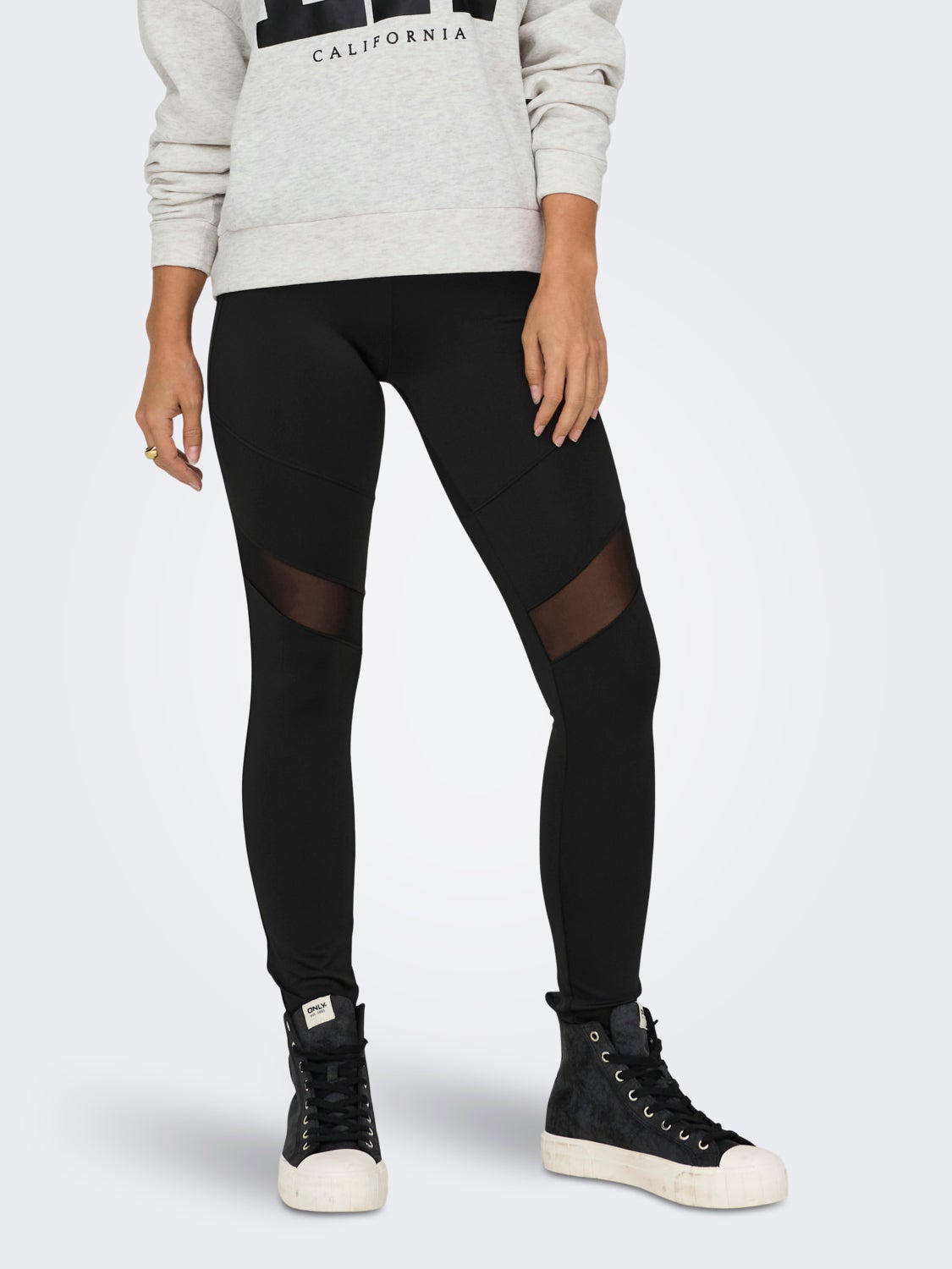 Training tights with mesh