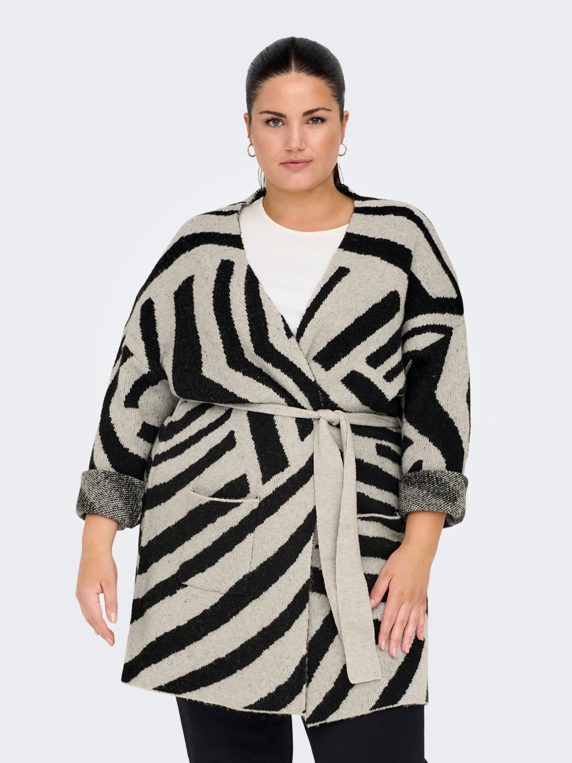 Curvy v-neck cardigan