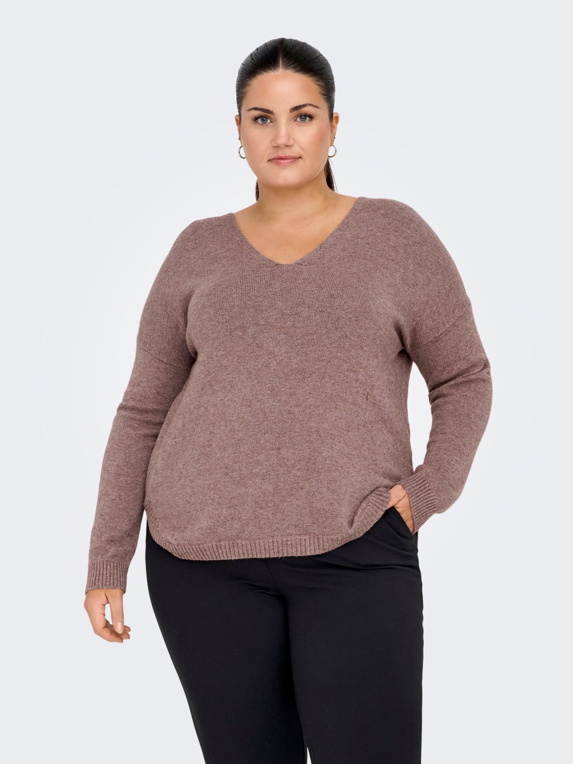 Curvy V-neck Knitted Pullover