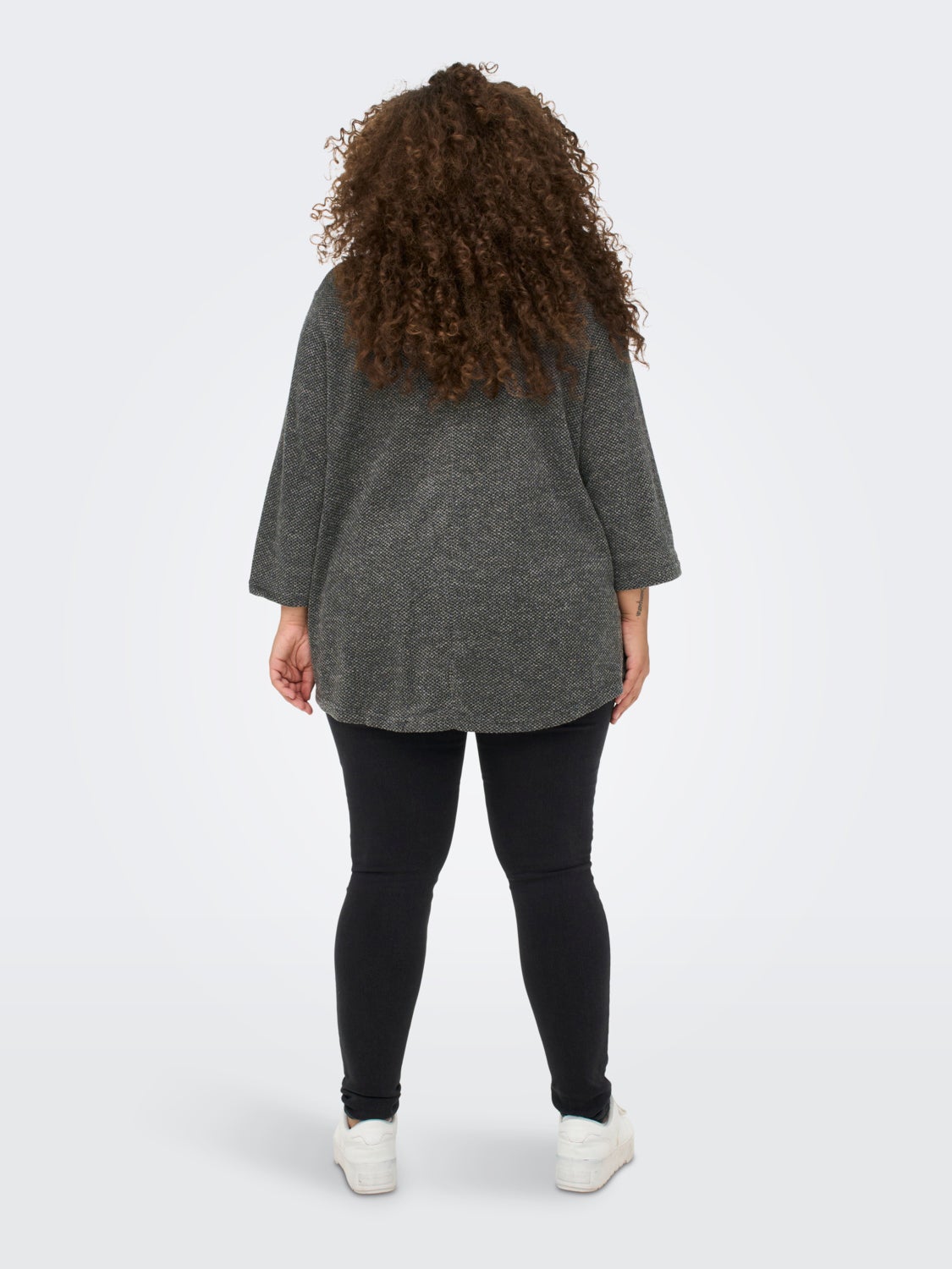 Curvy solid colored 3/4 sleeved top