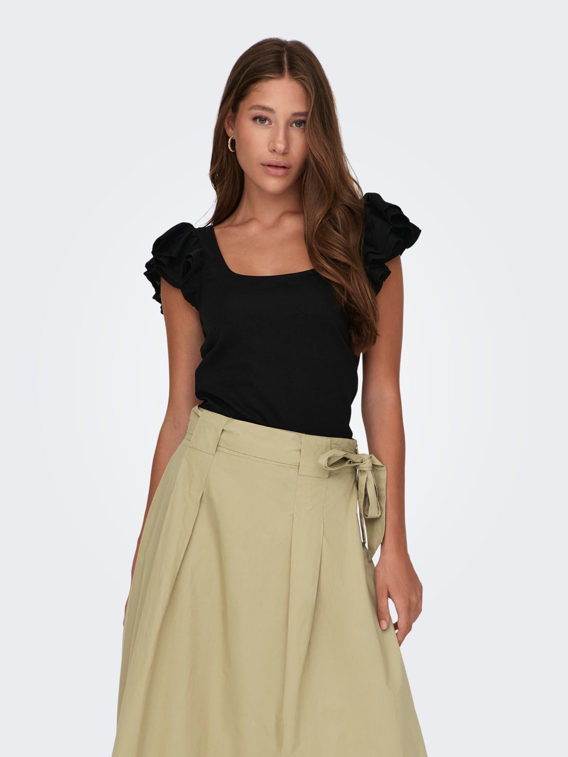 U-neck with frill detail