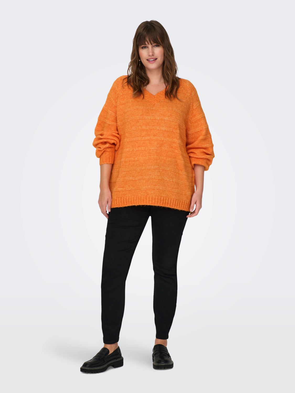 Curvy v-neck knitted pullover