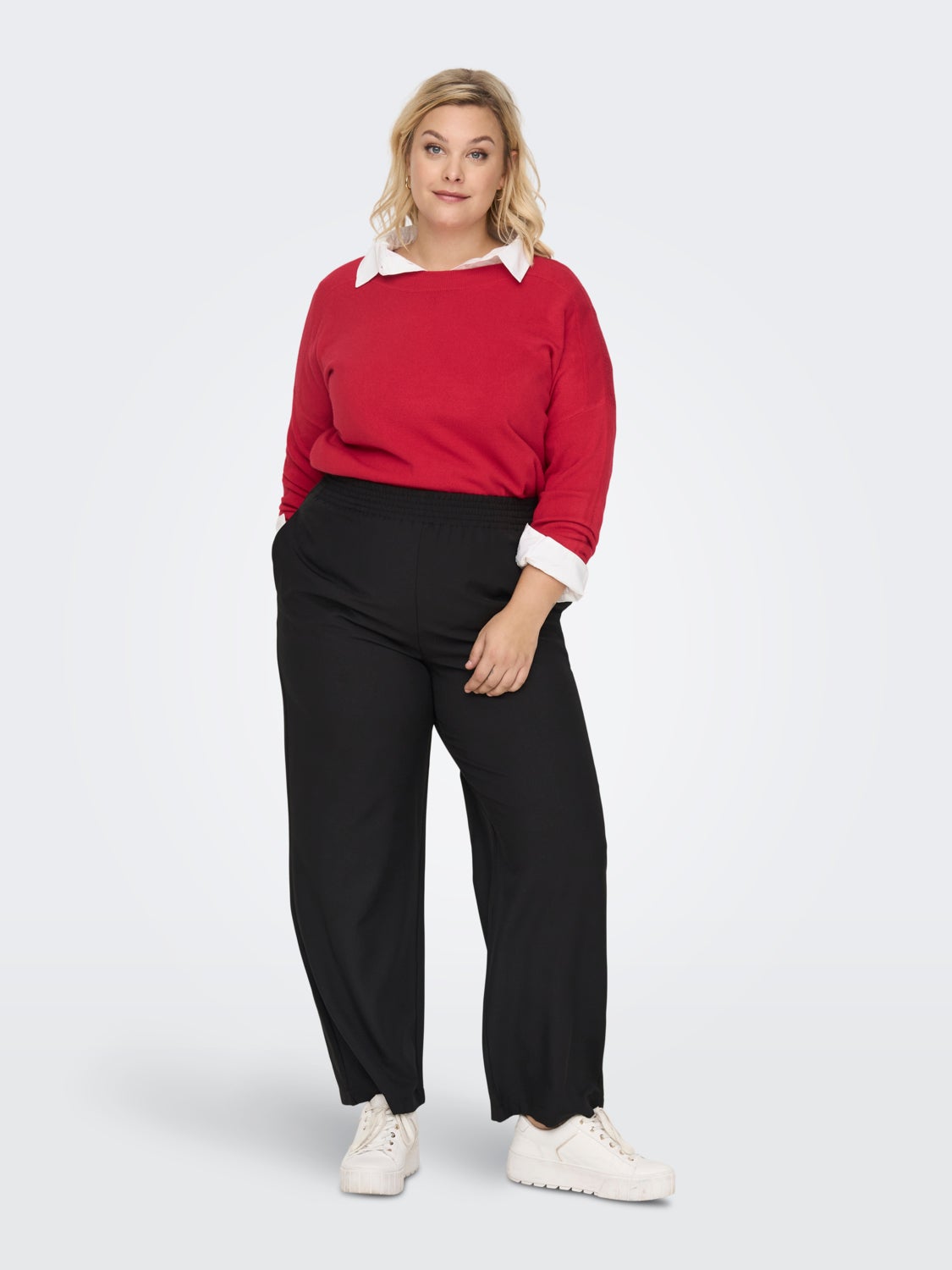 Curvy knitted pullover