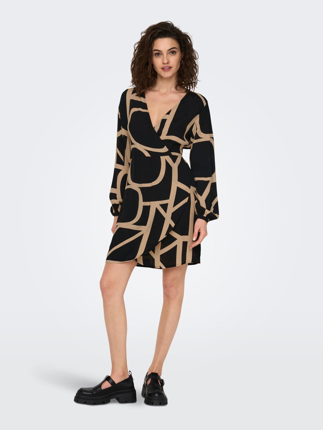 short printed dress with v-neck