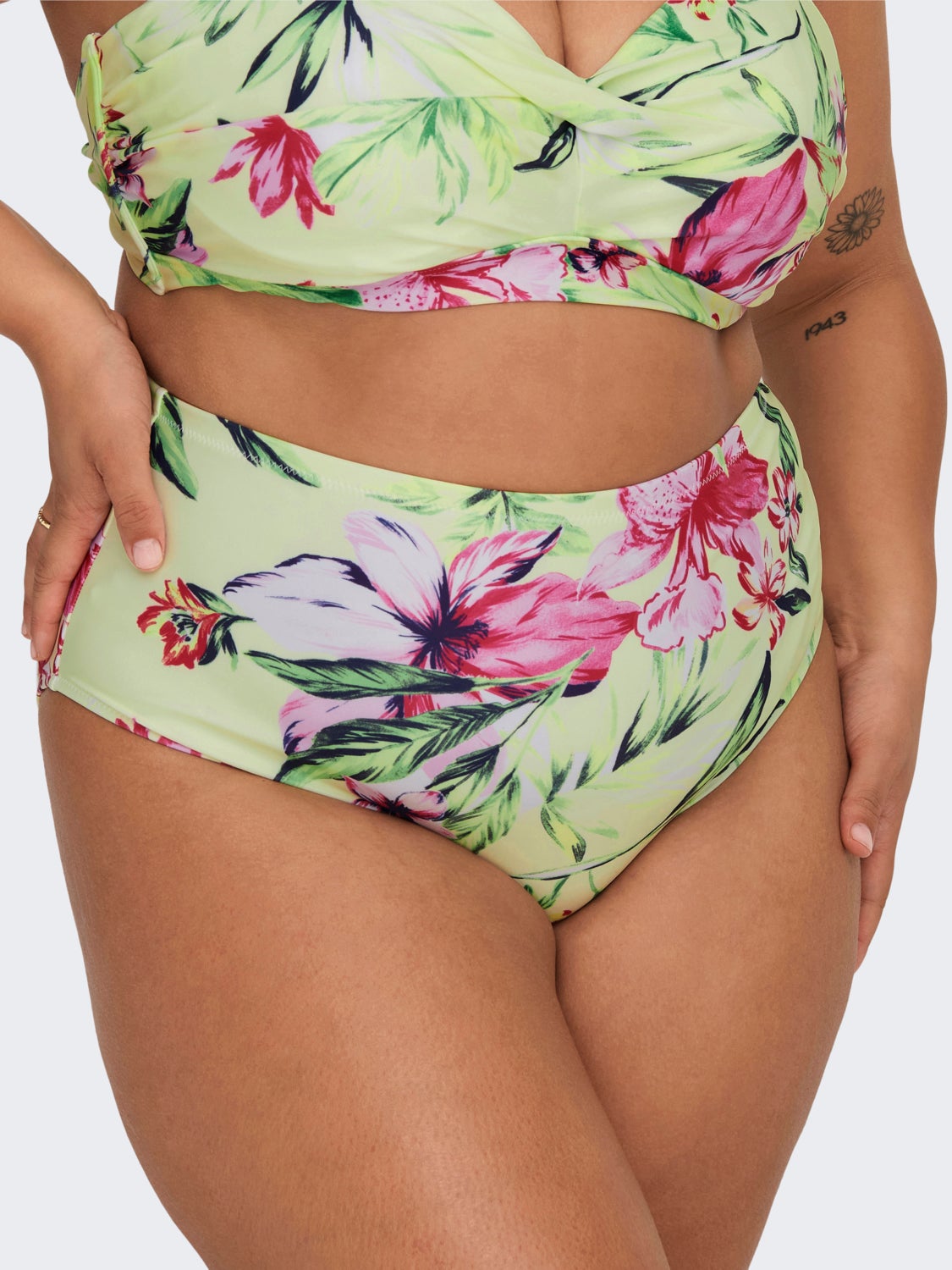 Curvy highwaisted Bikini Briefs