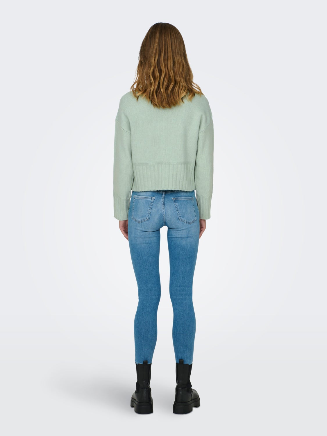 O-neck knitted pullover