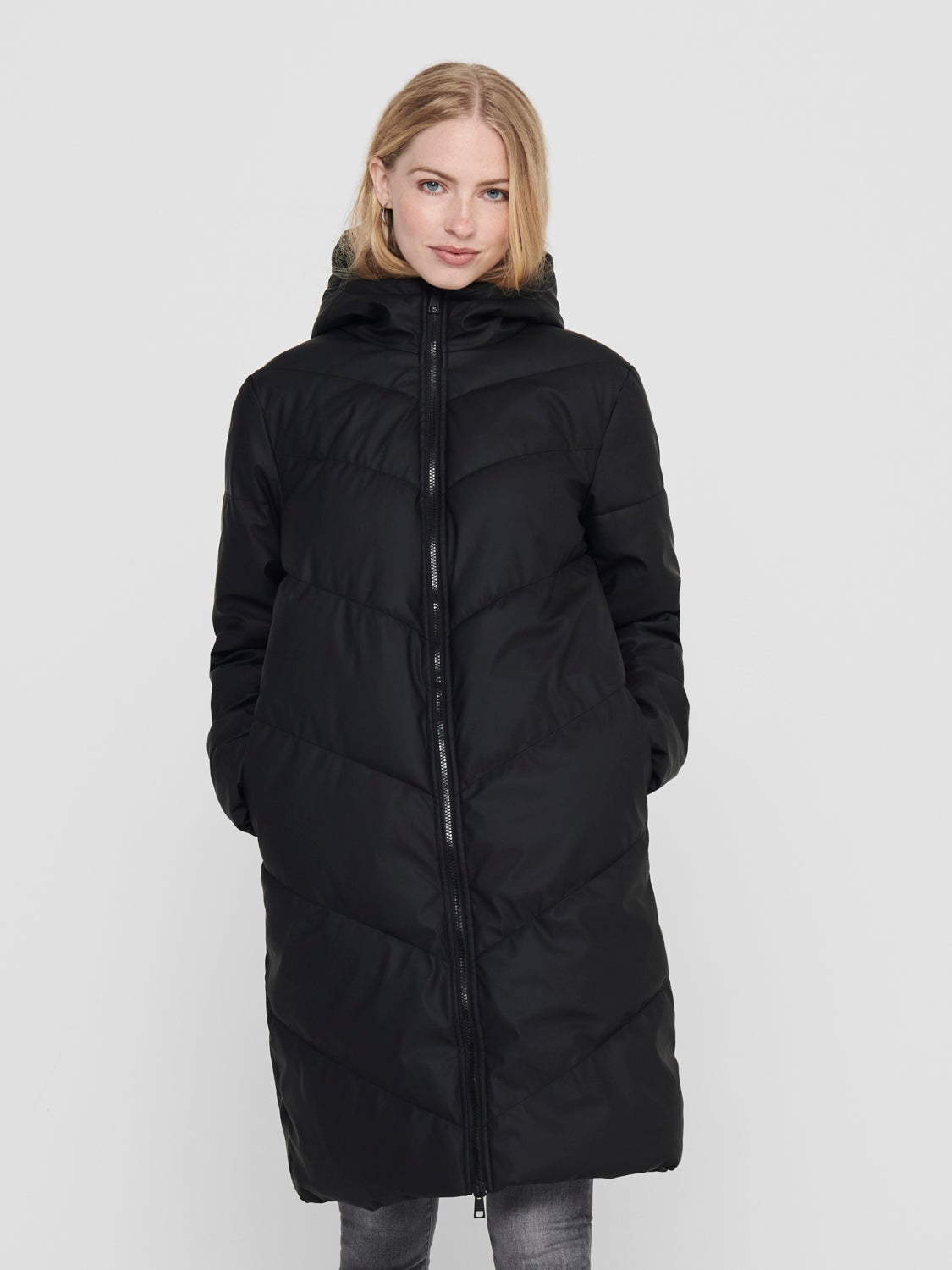 Water repellent puffer jacket