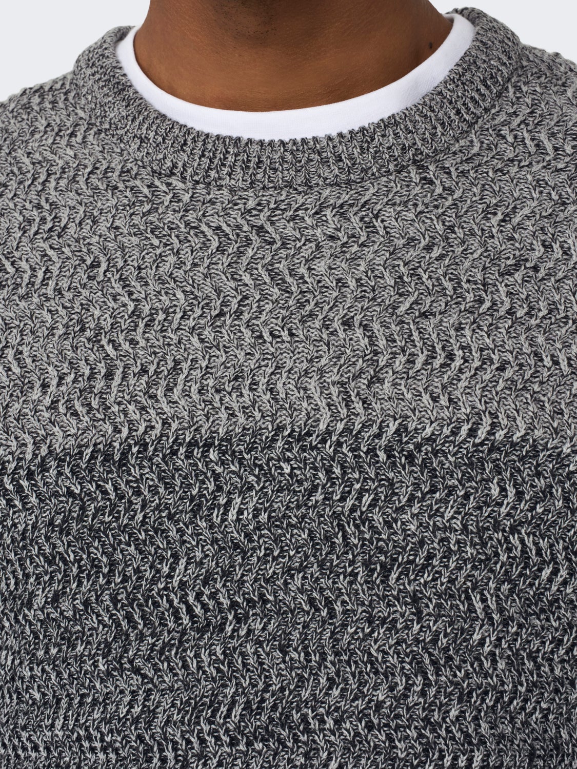 O-neck knitted pullover