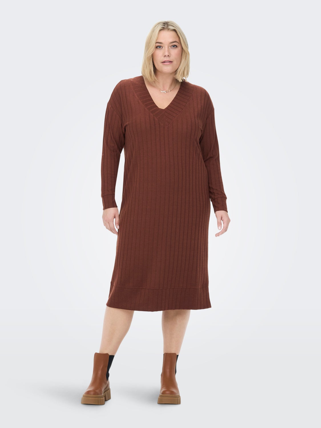 Curvy knitted midi dress