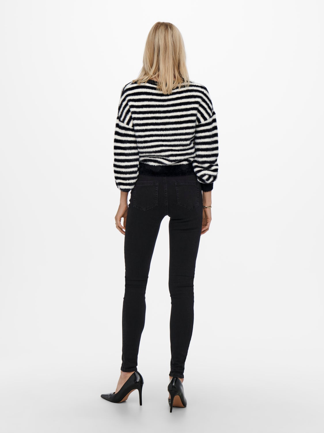 Short Knitted Pullover