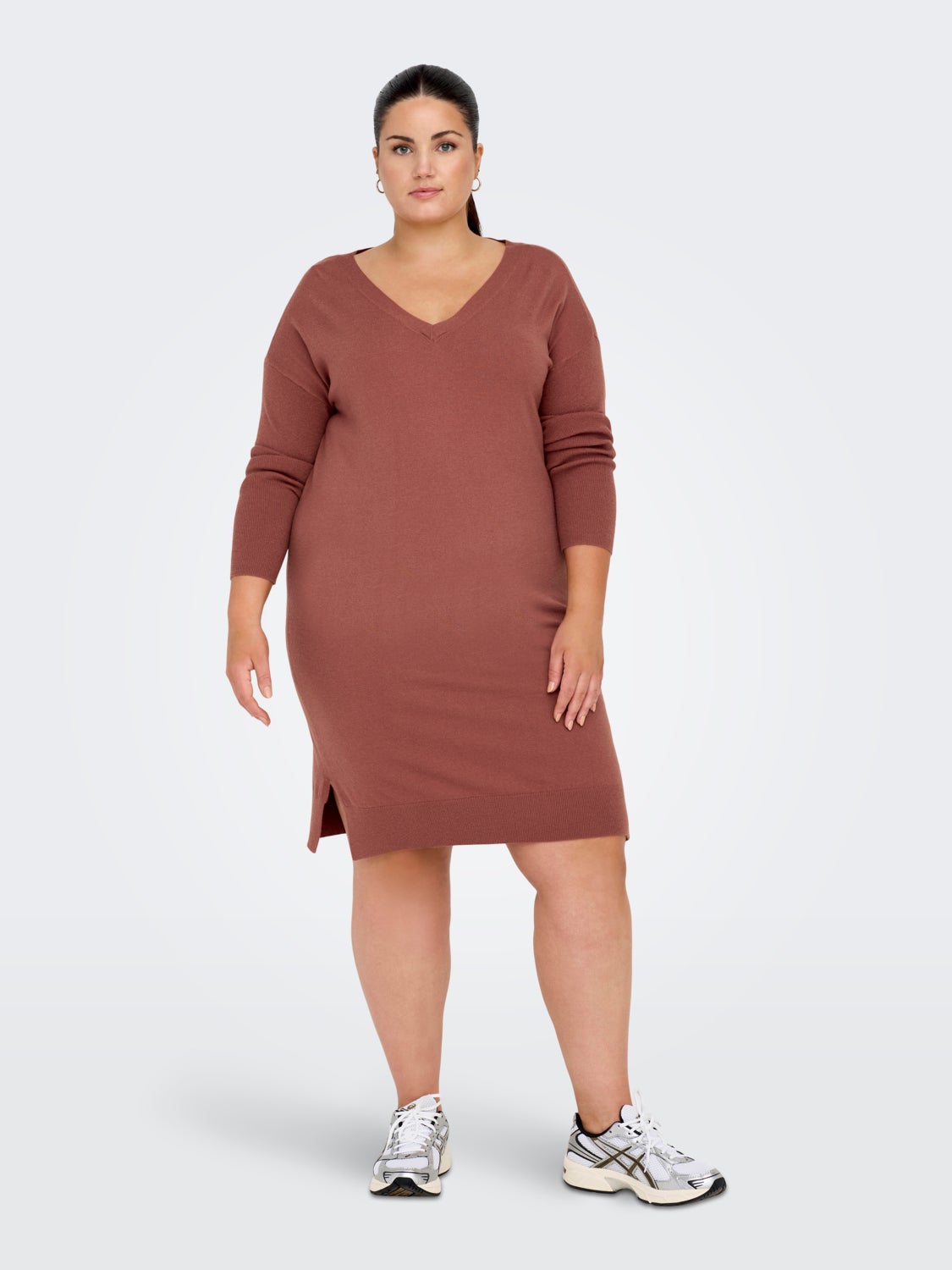 Curvy v-neck knitted dress