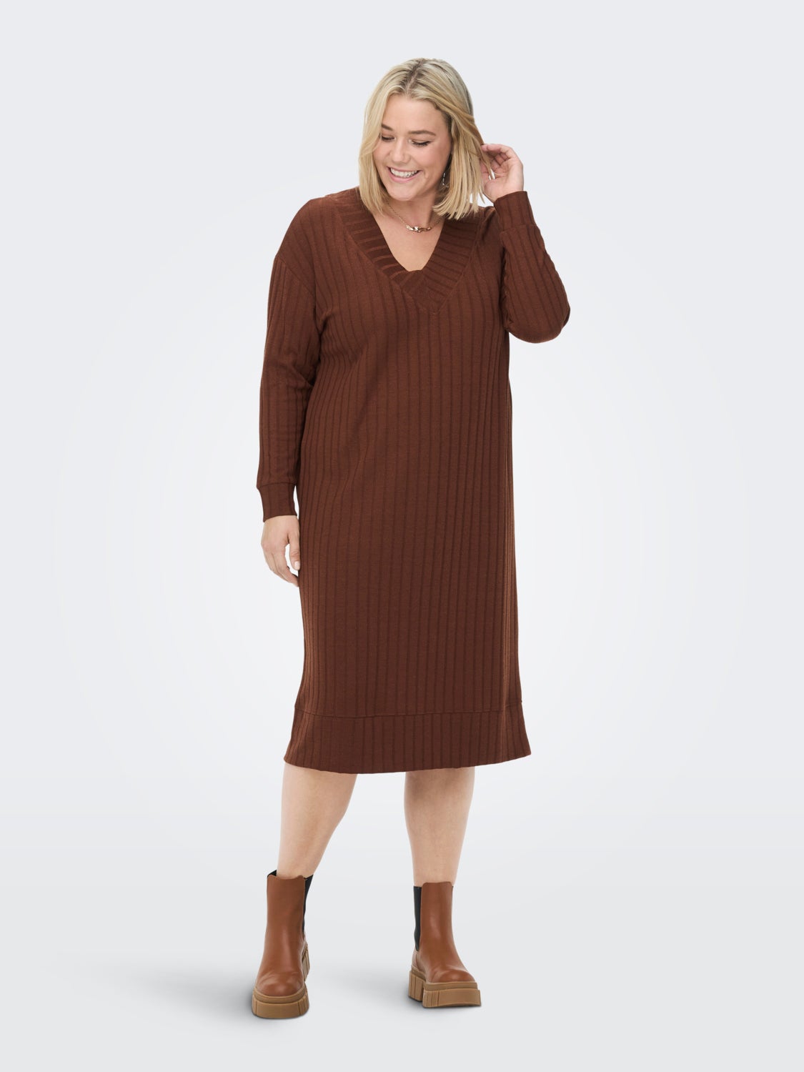 Curvy knitted midi dress