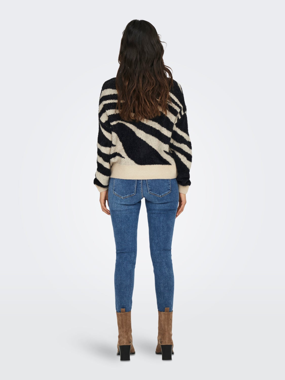 O-neck knit with pattern