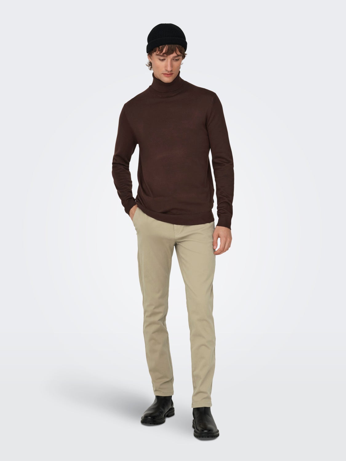 Roll neck knitted pullover