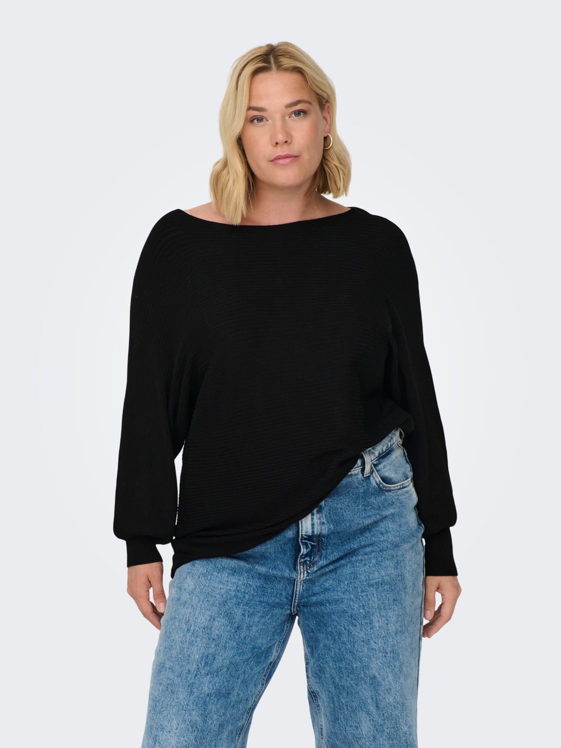 Curvy o-neck knitted pullover