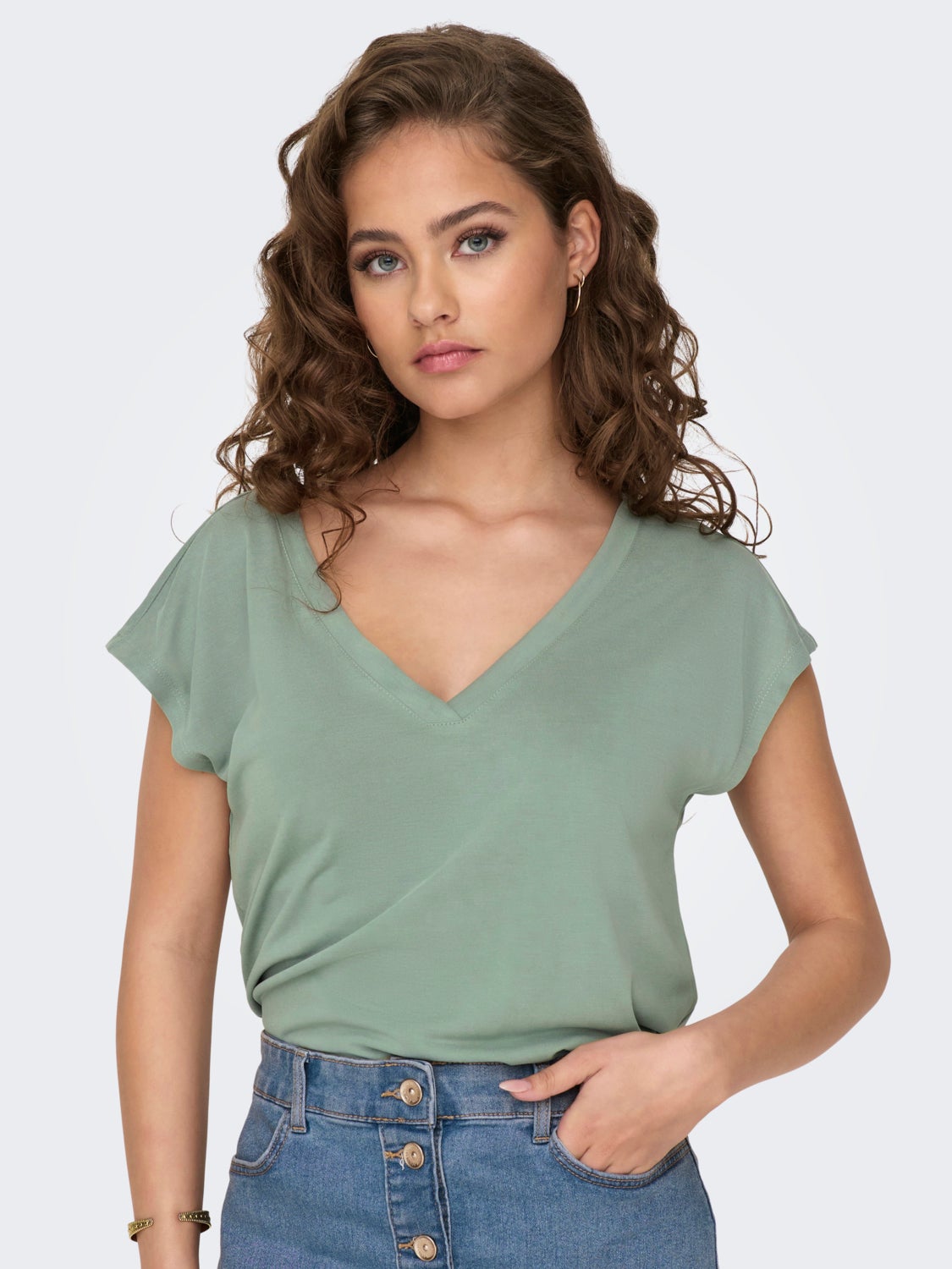 V-NECK TOP WITH SHORT SLEEVES