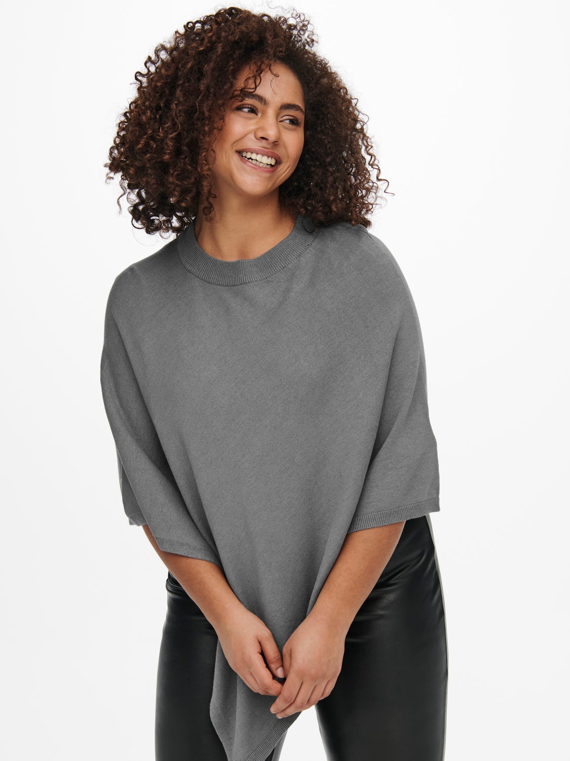 Curvy knitted Poncho